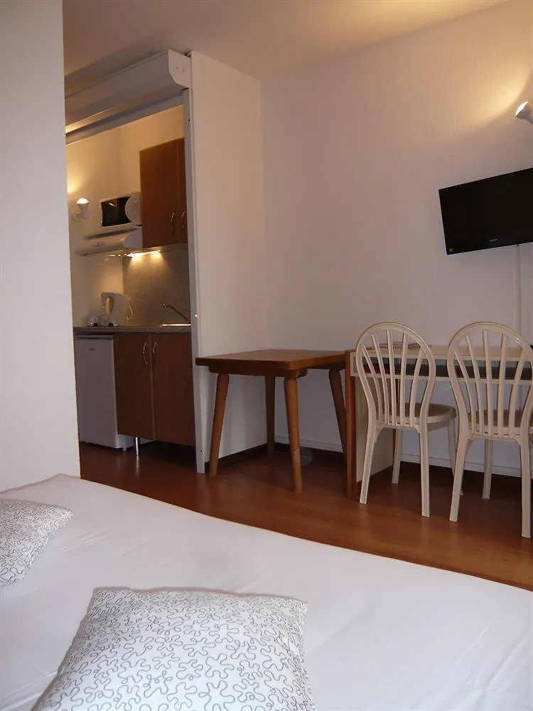 Hotel Les Gabarres Tour-de-Faure 3*,